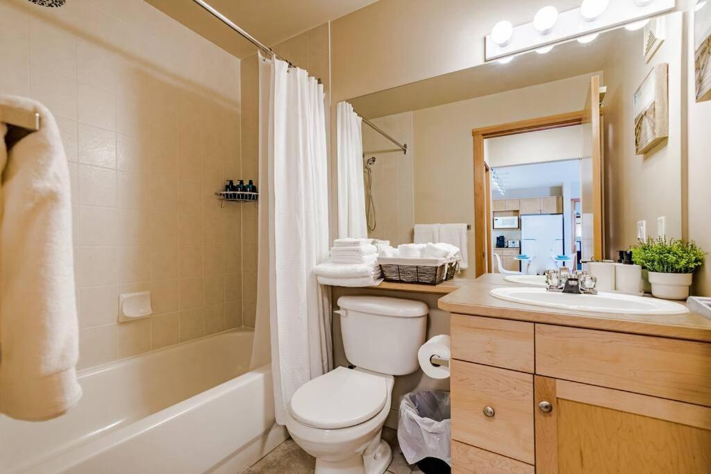 Lux 2Br/3Bd Suite/Mountain View! キャンモア エクステリア 写真