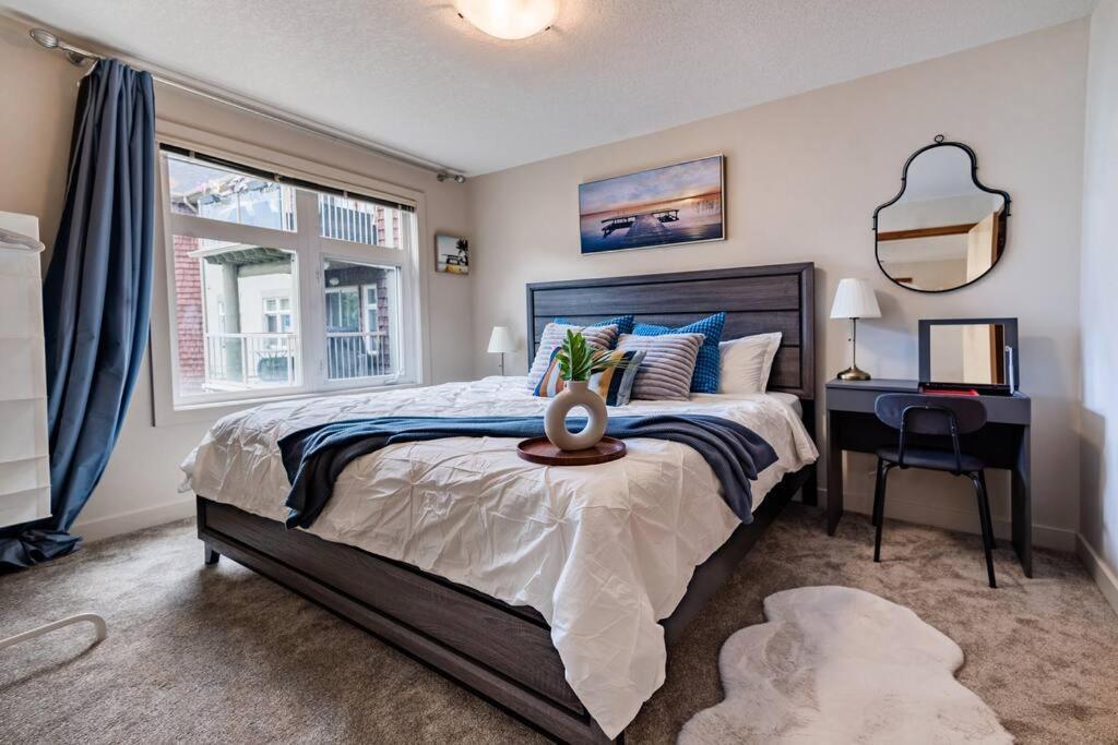 Lux 2Br/3Bd Suite/Mountain View! キャンモア エクステリア 写真