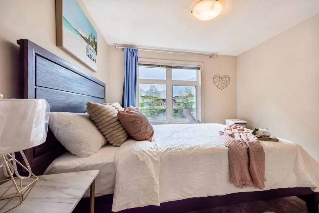 Lux 2Br/3Bd Suite/Mountain View! キャンモア エクステリア 写真
