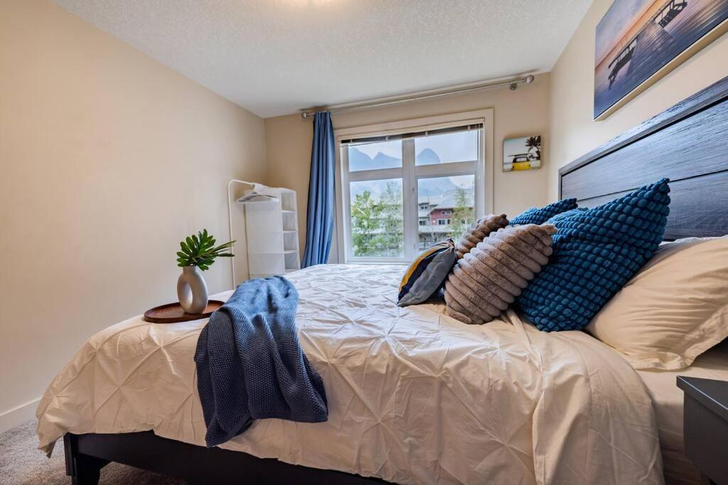 Lux 2Br/3Bd Suite/Mountain View! キャンモア エクステリア 写真