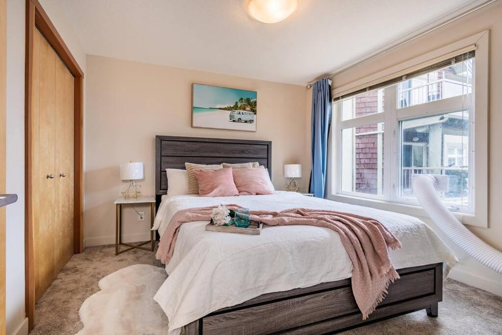 Lux 2Br/3Bd Suite/Mountain View! キャンモア エクステリア 写真